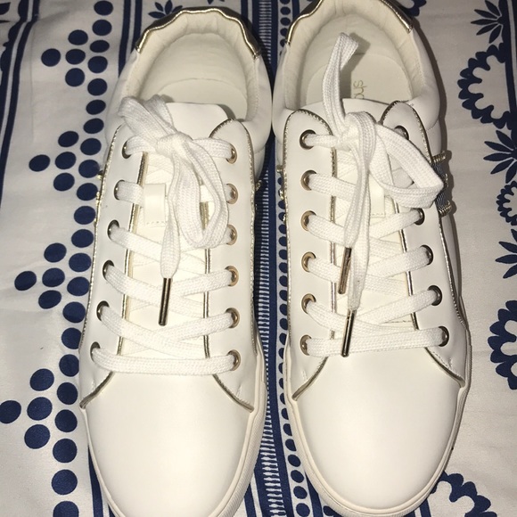 Sneakers - Picture 4 of 4